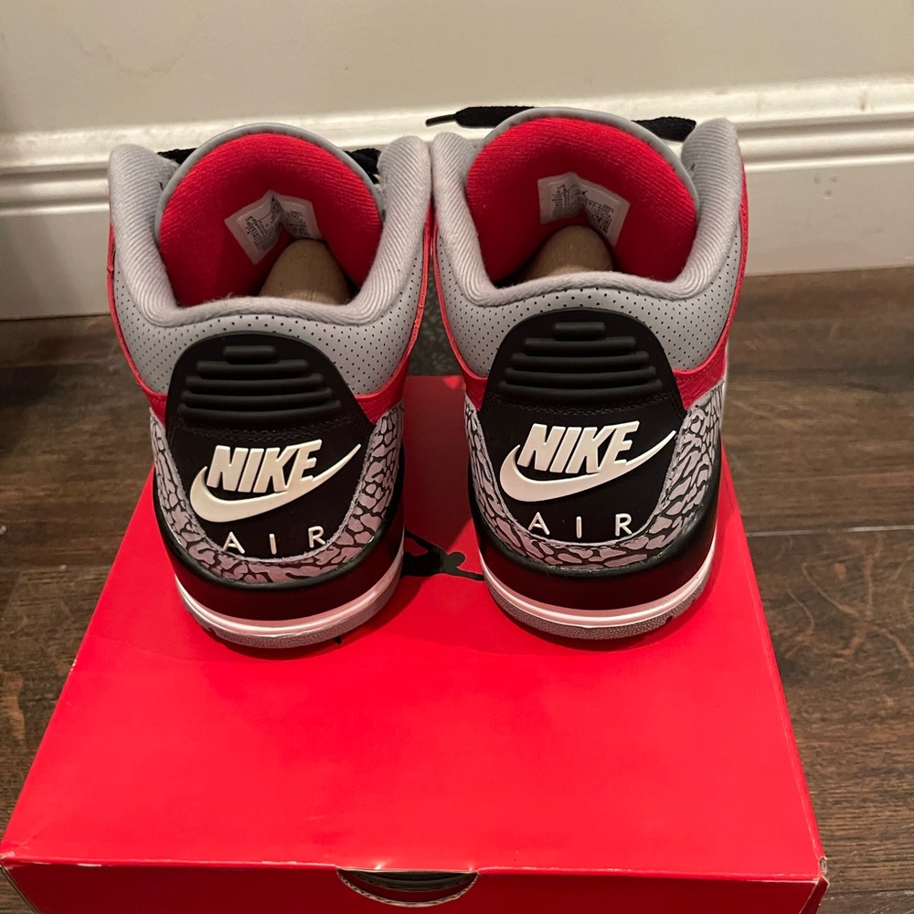 Jordan Air Jordan 3 Retro SE Red and Gray Athletic Shoes - Picture 5 of 8